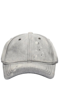 Our legacy men’s cappello da baseball in denim grey is a distressed gray cap with faded paint-splattered texture and stitching