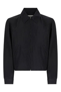 Lemaire men’s giacca crop con zip black bomber jacket with structured collar and front zipper in minimalist design