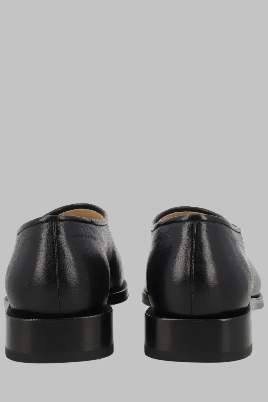 Lemaire men’s mocassino anatomic black leather dress shoes with polished finish and low block heels