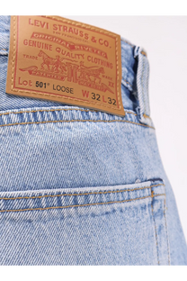 Levi’s men’s light-wash blue denim jeans with classic brown leather patch and red stitching on the back side