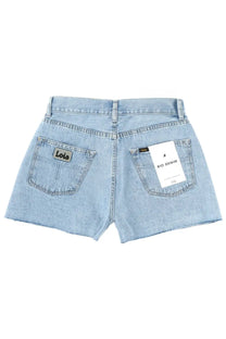 Back side of Lois Jeans women’s light-wash denim shorts Sandra Blue with frayed hem and branded patches on pockets