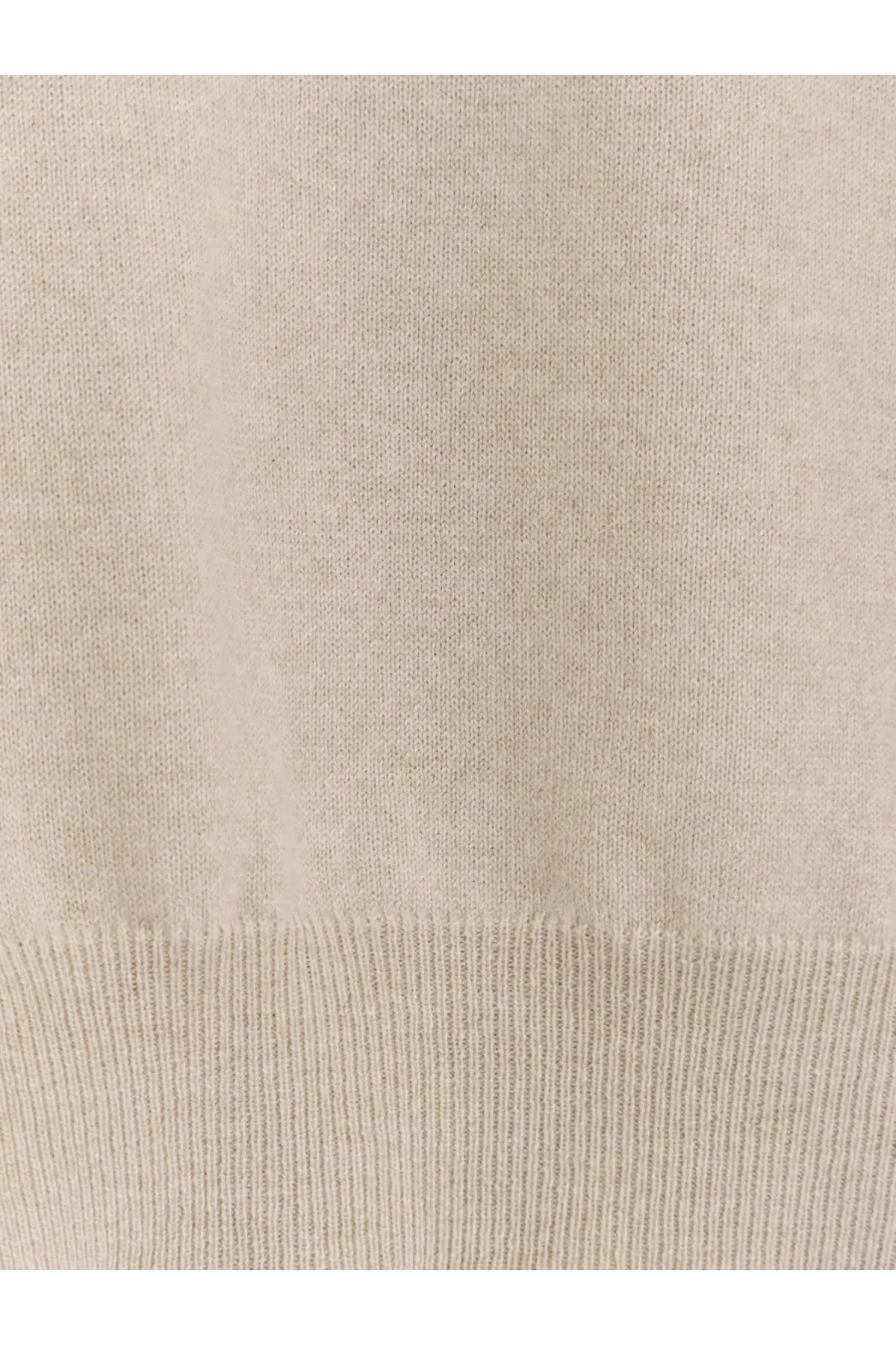 Beige knit hem with ribbed texture of loro piana men’s baby cashmere white sweater