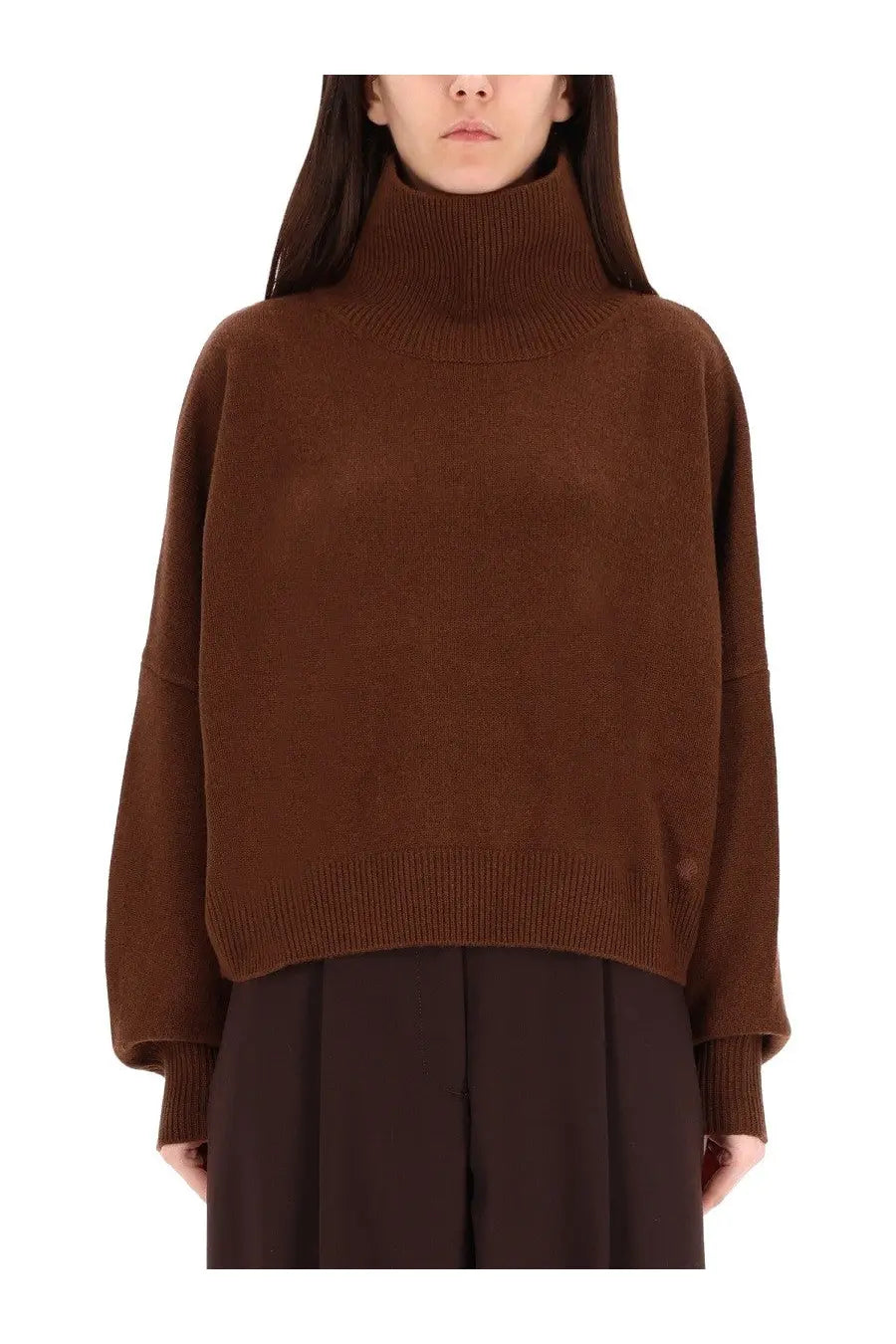 Loulou De Saison women’s Luke shirt brown is a cozy chocolate brown turtleneck sweater with soft knit and ribbed cuffs