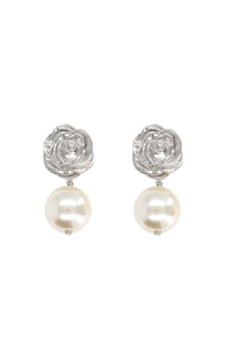 Silver rose shaped earrings with dangling white pearls by magda butrym women’s orecchini con rosa perla silver