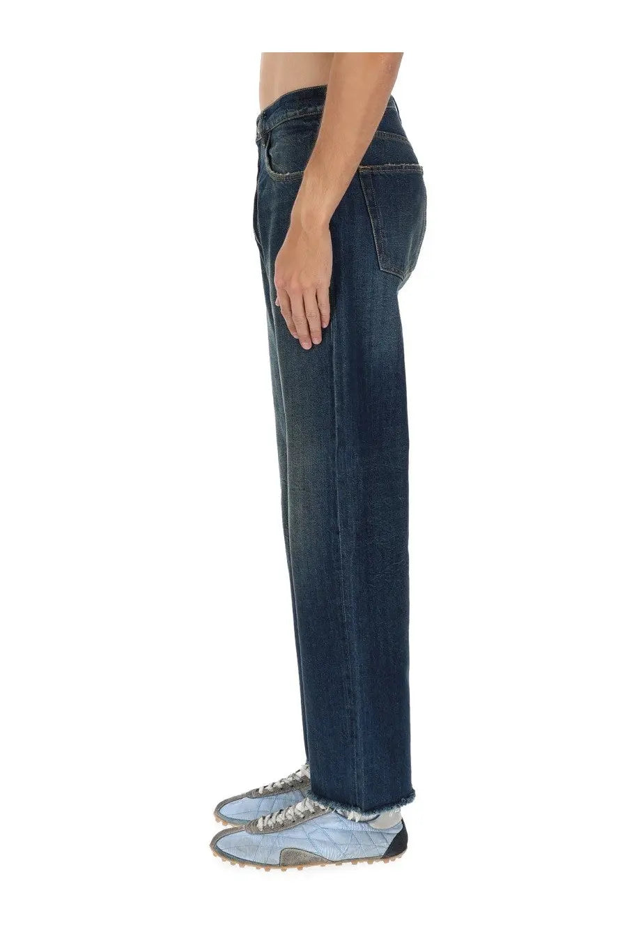Maison Margiela men’s dark indigo denim five pockets jeans with straight-leg cut and frayed hem in blue