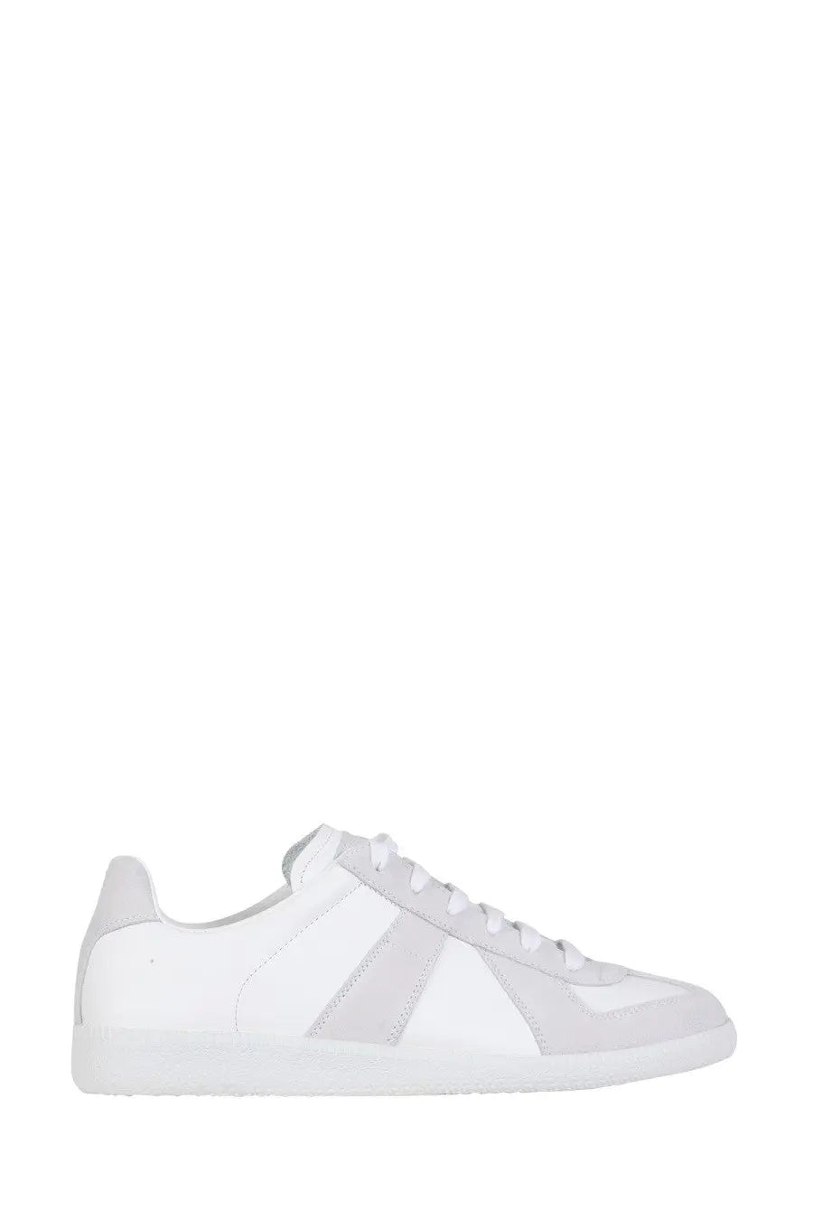 Maison Margiela men’s Replica sneaker white low-top with clean minimalist design and contrasting white and light gray panels