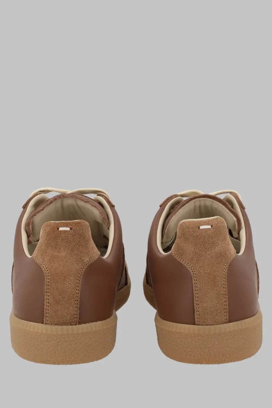 Maison Margiela men’s sneaker replica brown low-top sneakers in brown suede and leather with tan rubber sole