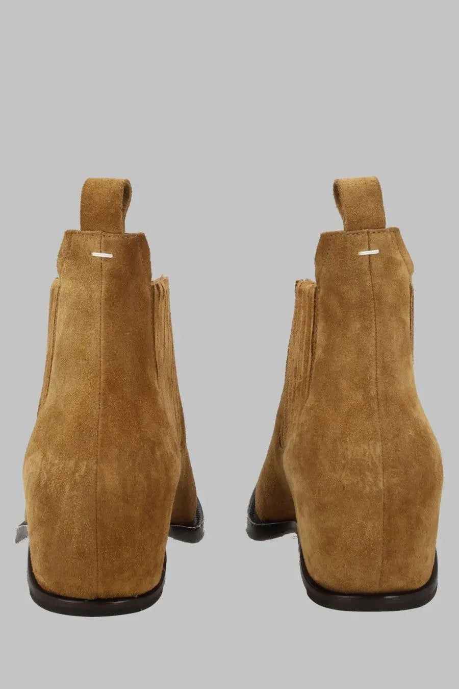 Maison Margiela men’s stivale western tan suede chelsea boots with low block heel and black rubber sole