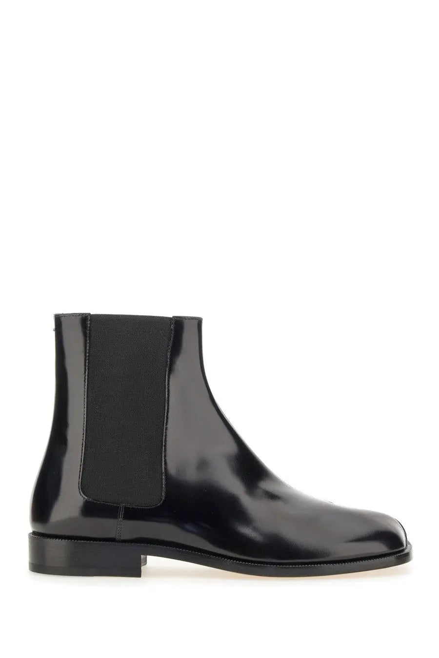 Maison Margiela men’s tabi chelsea boot in black patent leather with elastic side panels and a low block heel