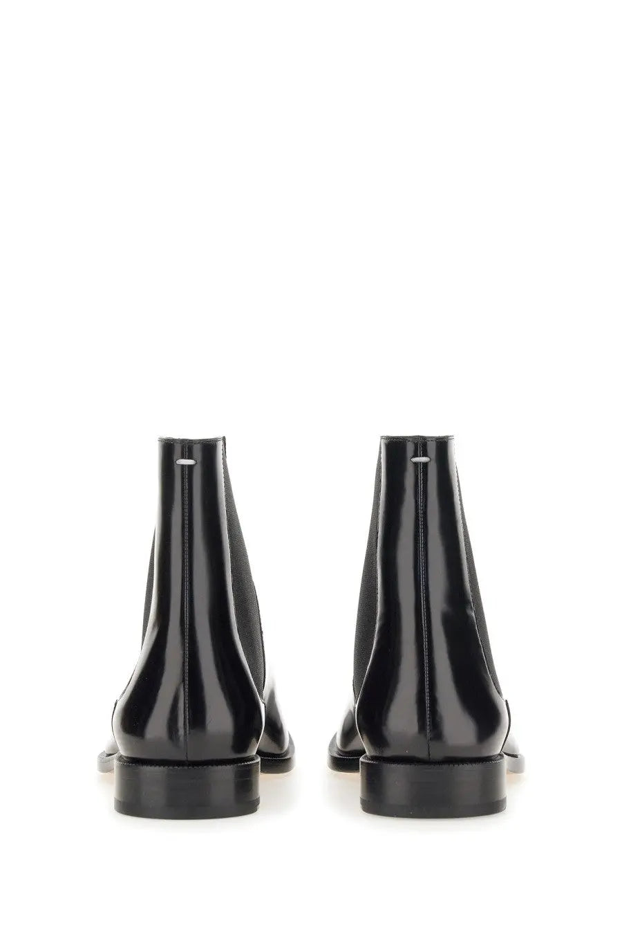 Maison Margiela men’s tabi chelsea boot black in sleek black patent leather with glossy finish and minimalist design