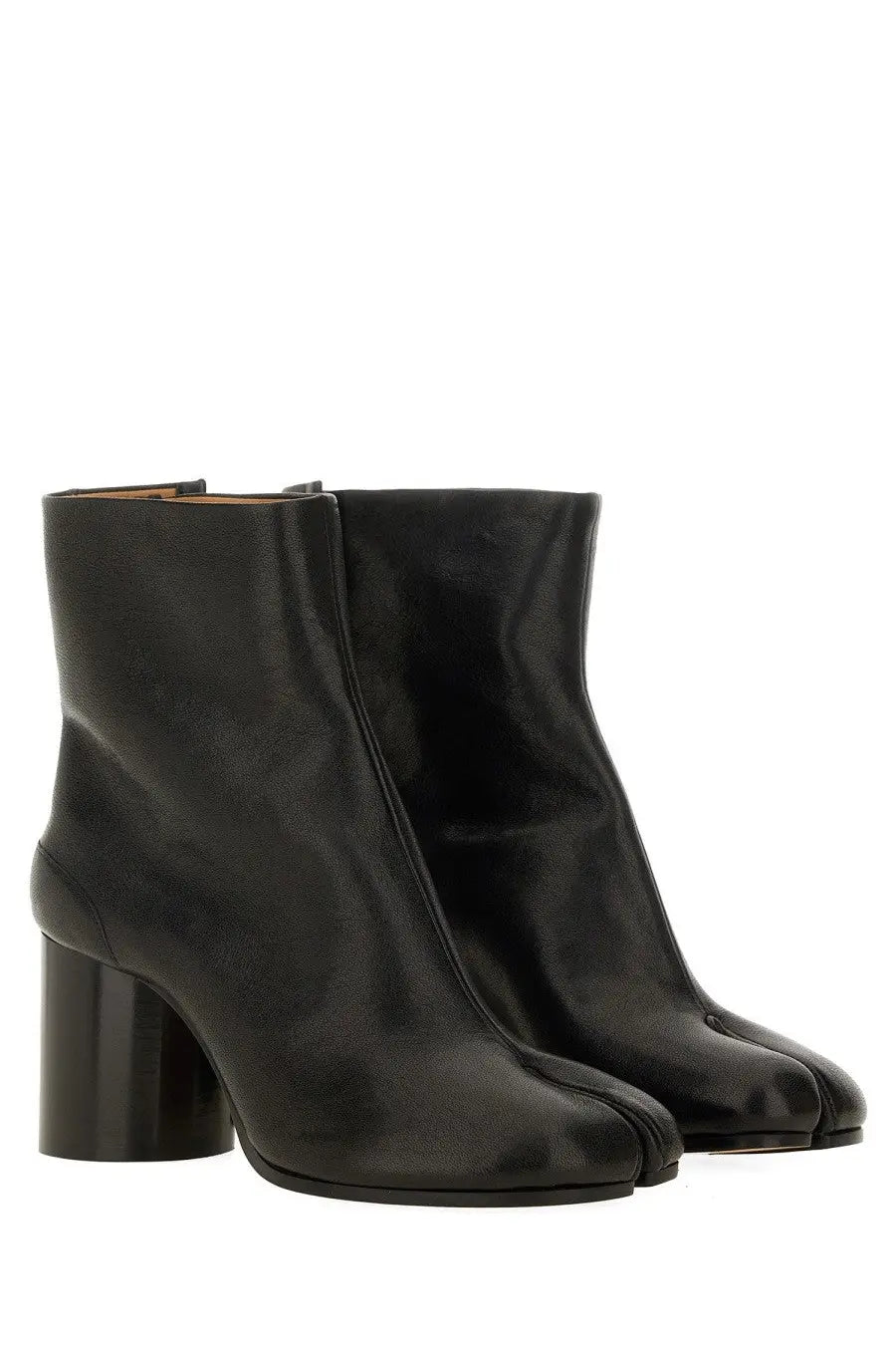 Maison Margiela women’s stivale tabi black leather ankle boots with chunky heel and distinctive toe design
