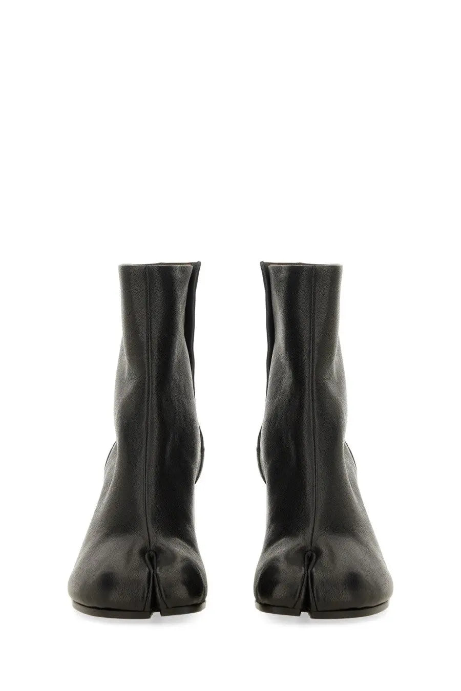 Maison Margiela women’s stivale tabi black leather boots with distinctive split-toe design front view