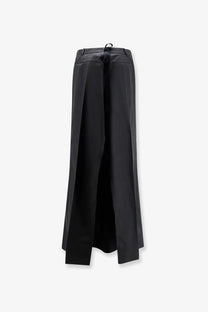 Maison Margiela women’s virgin wool black wide-leg trousers with sleek structured design and subtle front pleats