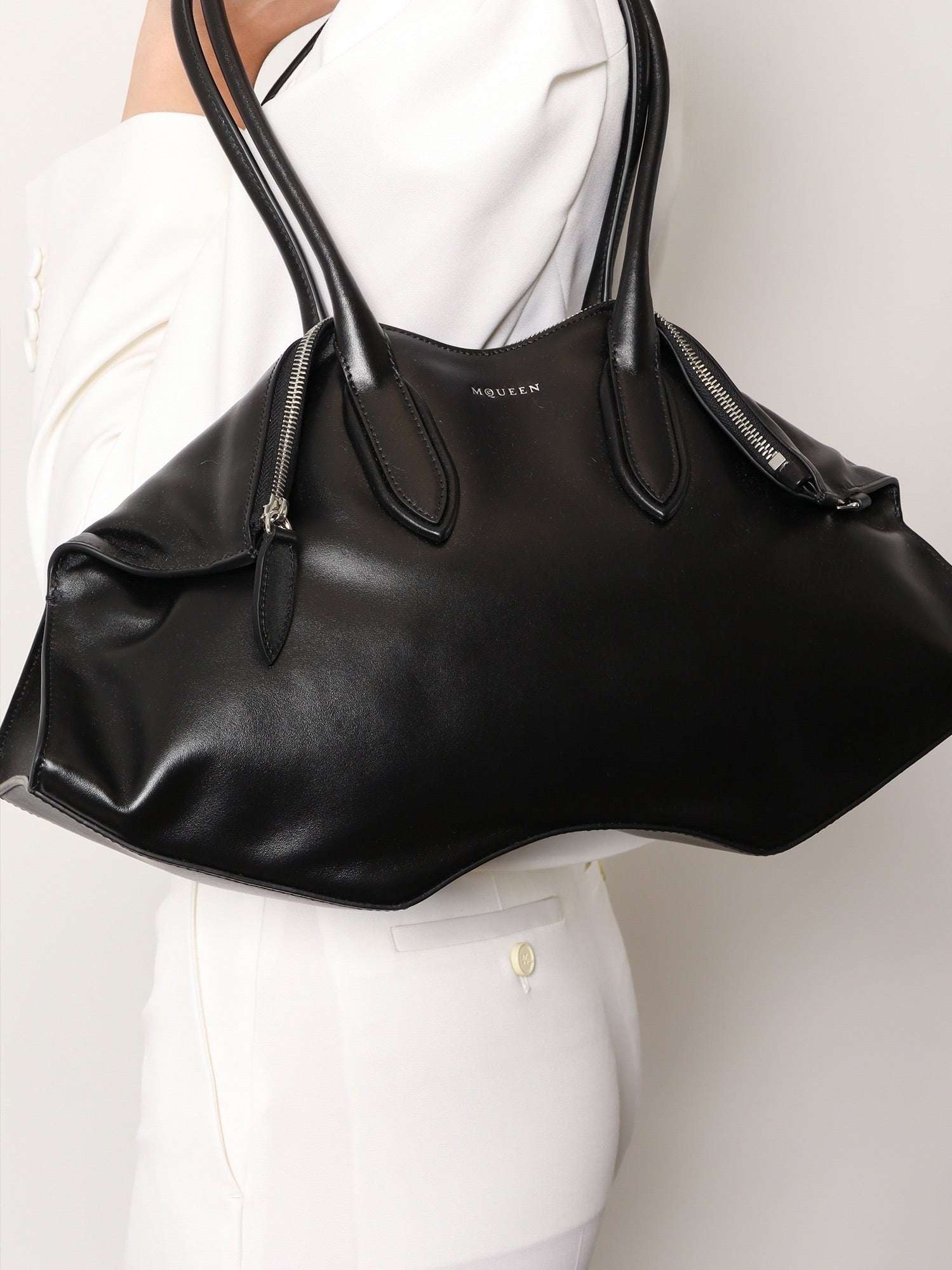 Mcqueen Women's Manta Shoulder Bag Black