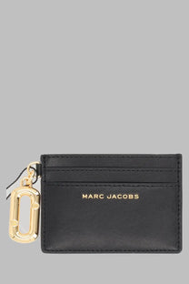 Marc Jacobs women’s portacarte scene black leather card holder with gold-tone branding and metallic chain clasp