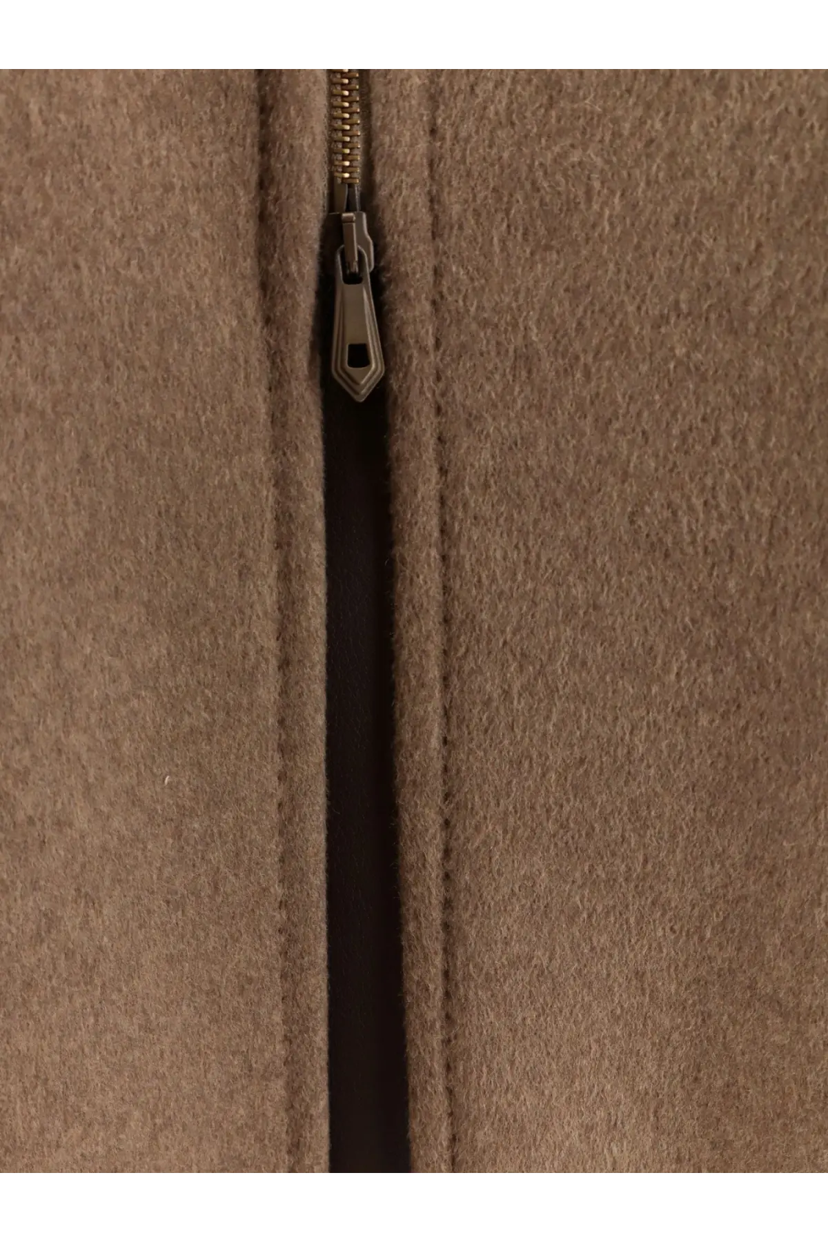A close-up of the beige cashmere Max Mara women’s Amour coat zipper with a metallic pull tab