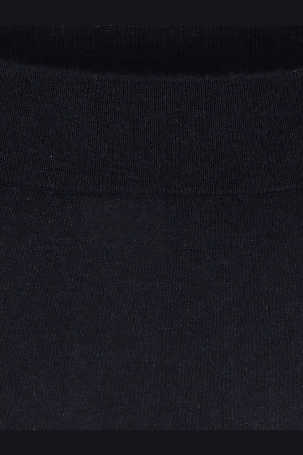 Black ribbed knit crew neck collar detail of max mara women’s faretra blue cashmere sweater