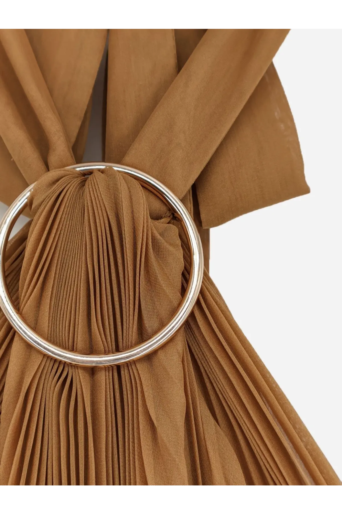 Max Mara women’s mxevalzer pleated top beige secures tan fabric with a sleek silver-toned circular ring fastener