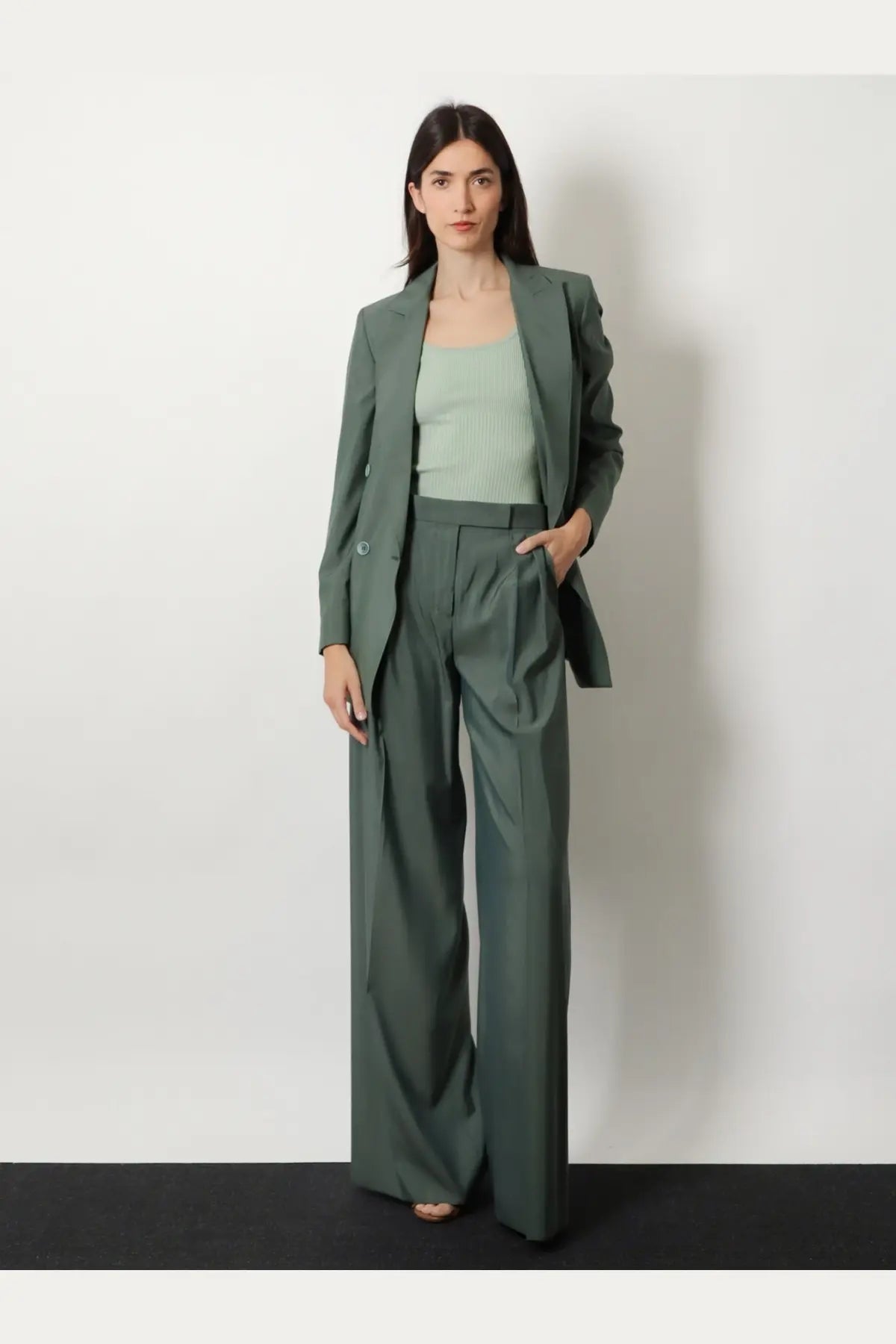 Olive green tailored blazer and matching wide-leg trousers set in viscose blend from max mara women’s collection