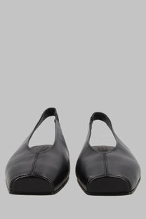 Black leather slingback flats with square toe and minimalist stitching by mm6 maison margiela in pelle black