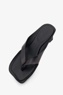 Mm6 maison margiela women’s black leather sandals featuring a square toe flip-flop design with a low heel