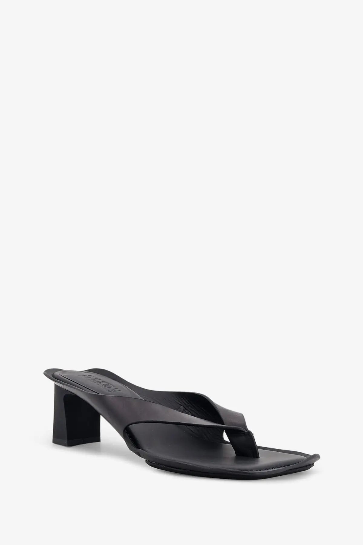 Mm6 maison margiela women’s black leather thong sandals with a block heel perfect for casual wear