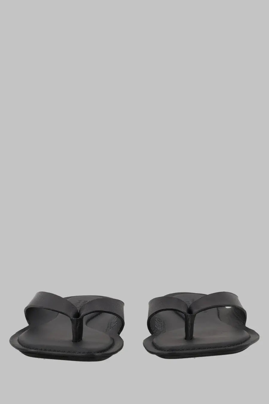 Black leather minimalist flip-flops with subtle insole branding mm6 maison margiela womens sandalo infradito pelle black