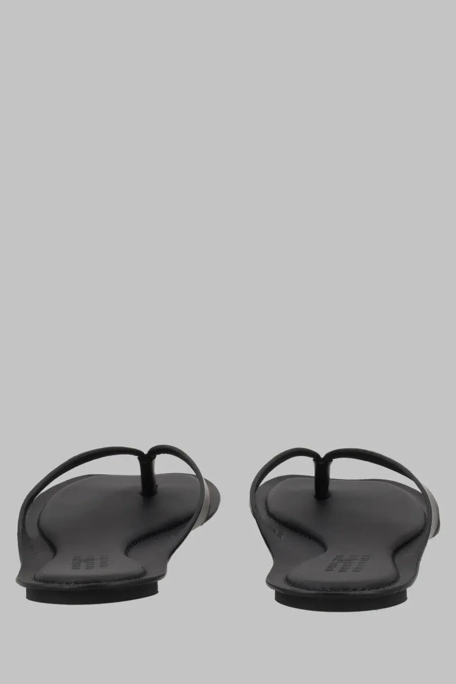 Mm6 maison margiela women’s black leather thong sandals with flat sole and minimalist anatomic design