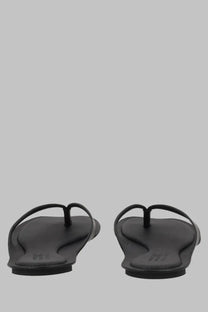 Mm6 maison margiela women’s black leather thong sandals with flat sole and minimalist anatomic design