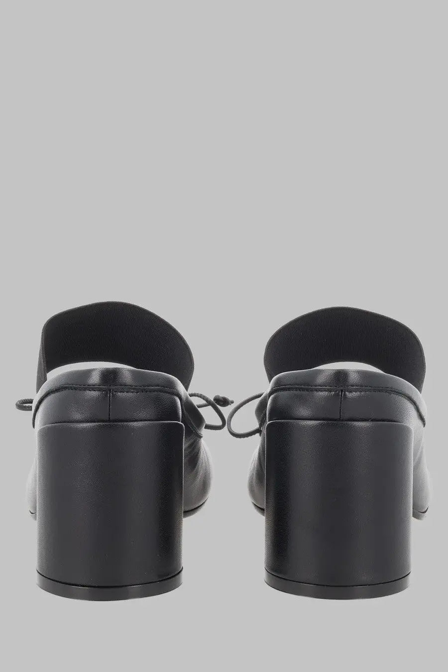Black leather loafers with chunky block heel and tied laces from MM6 Maison Margiela women’s Sandalo Numeric Anatomic Con Tacco