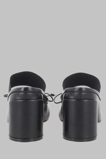 Black leather loafers with chunky block heel and tied laces from MM6 Maison Margiela women’s Sandalo Numeric Anatomic Con Tacco
