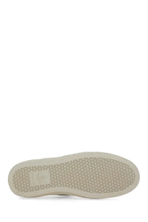 Beige rubber sole of moncler women’s white sneaker with hexagonal tread pattern and small rectangular brand label