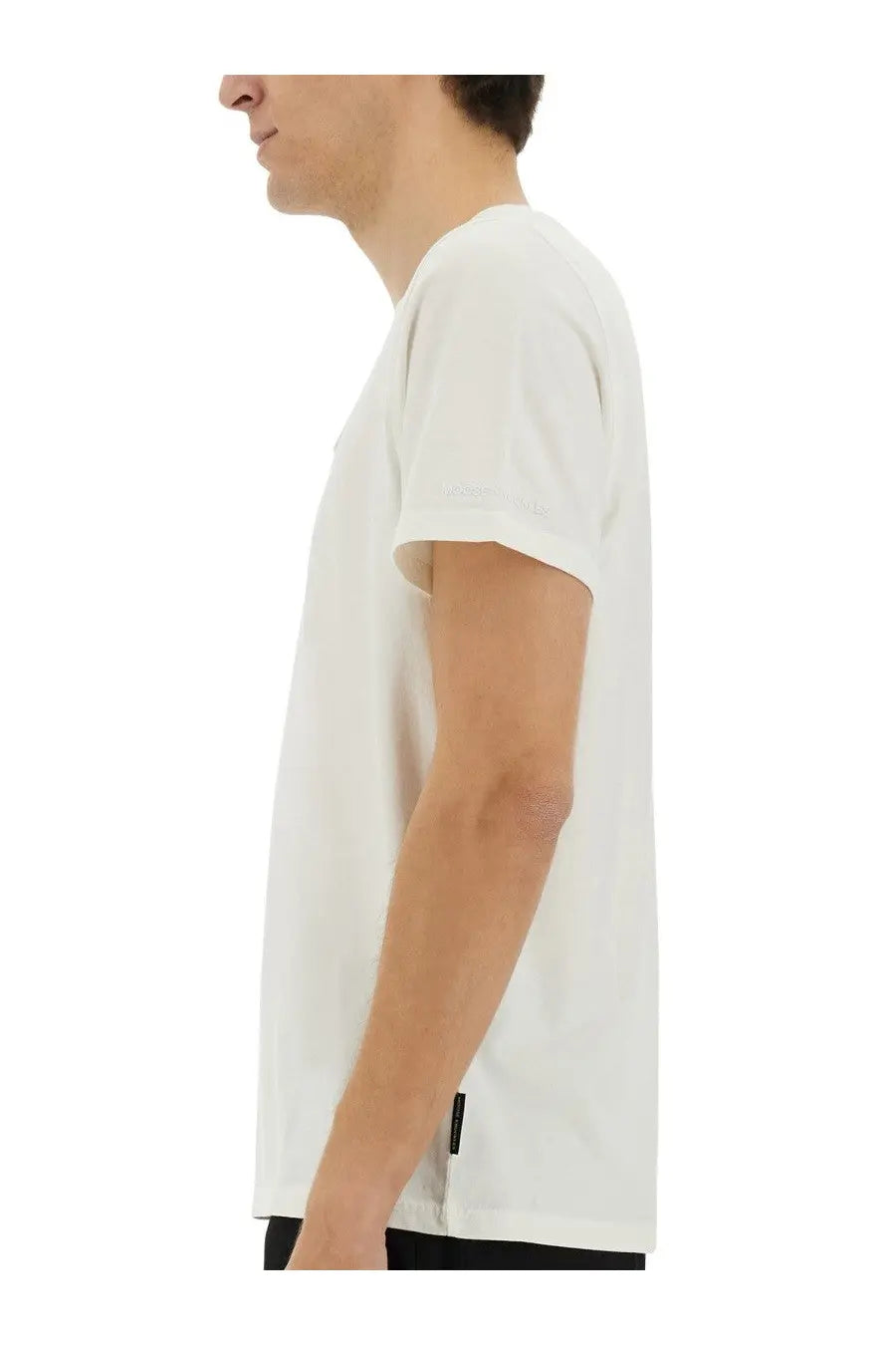 Moose knuckles men’s white cotton t-shirt with simple crew neck and short sleeves for casual wear