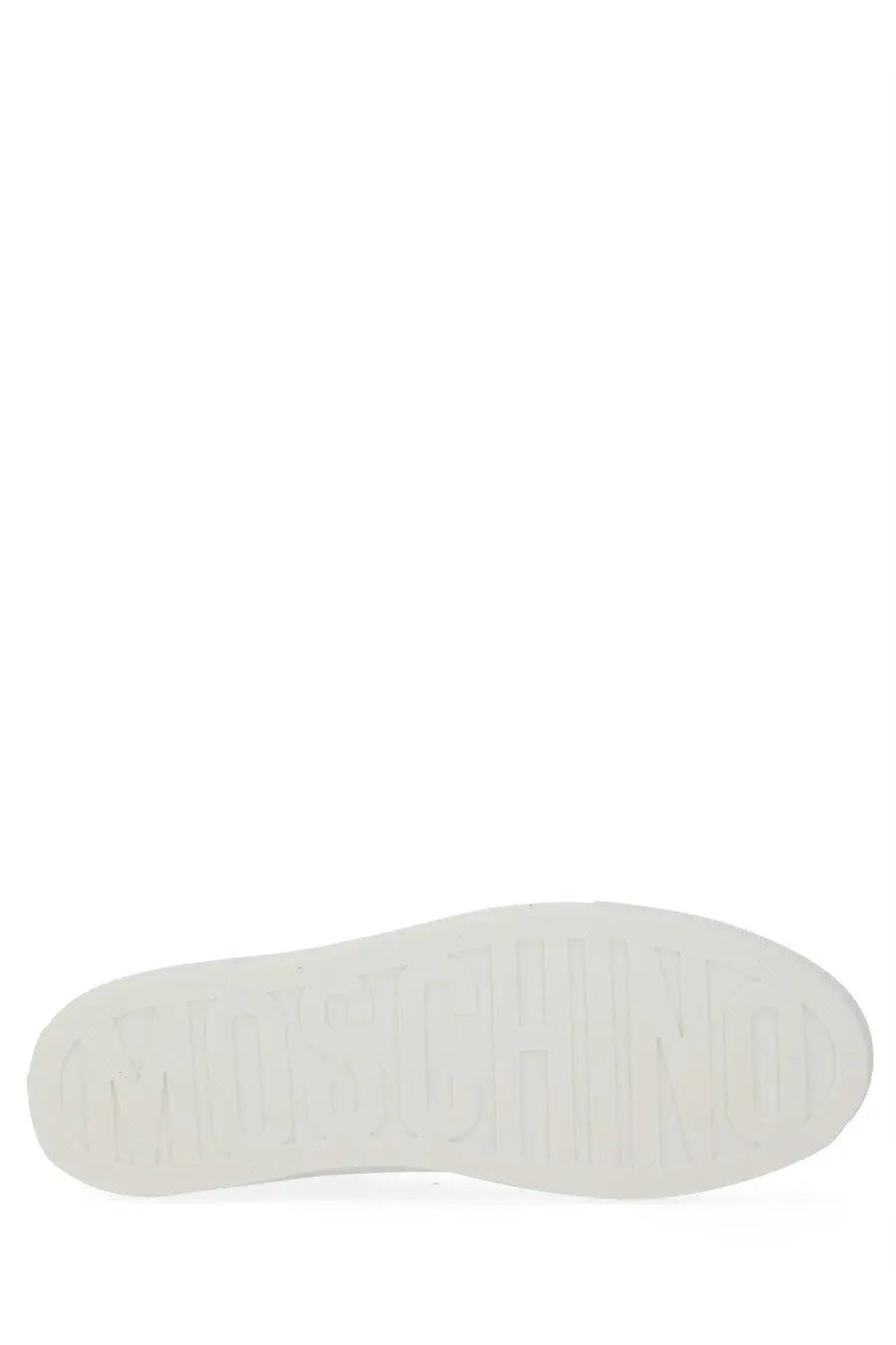 White rubber sole with embossed moschino logo on the back of moschino men’s white leather sneaker