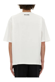 Moschino men’s white cotton t-shirt with black logo at the neckline for casual wear