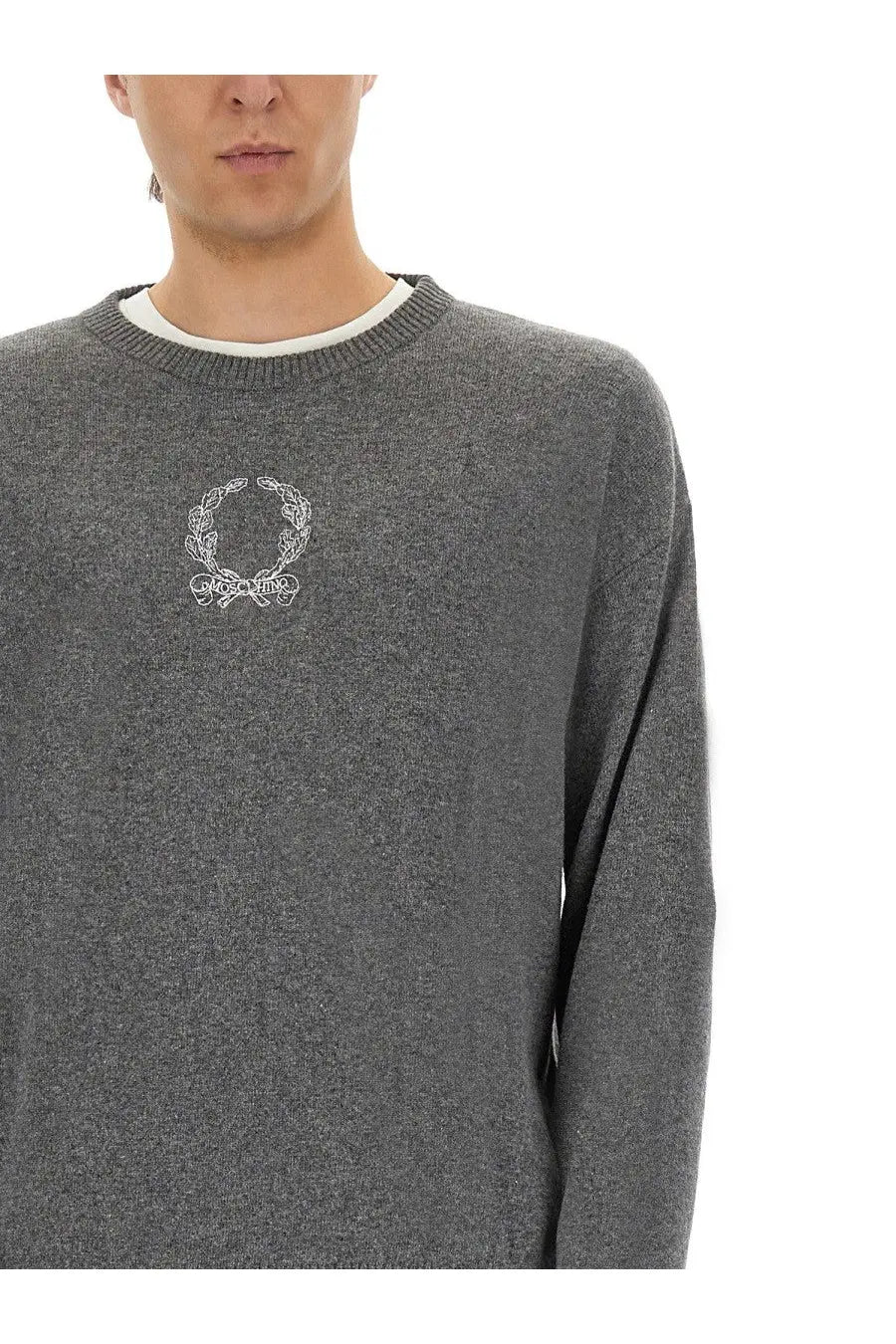 Moschino men’s grey wool and cashmere knit sweater with white embroidered laurel wreath logo on the chest