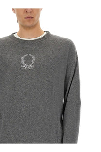Moschino men’s grey wool and cashmere knit sweater with white embroidered laurel wreath logo on the chest
