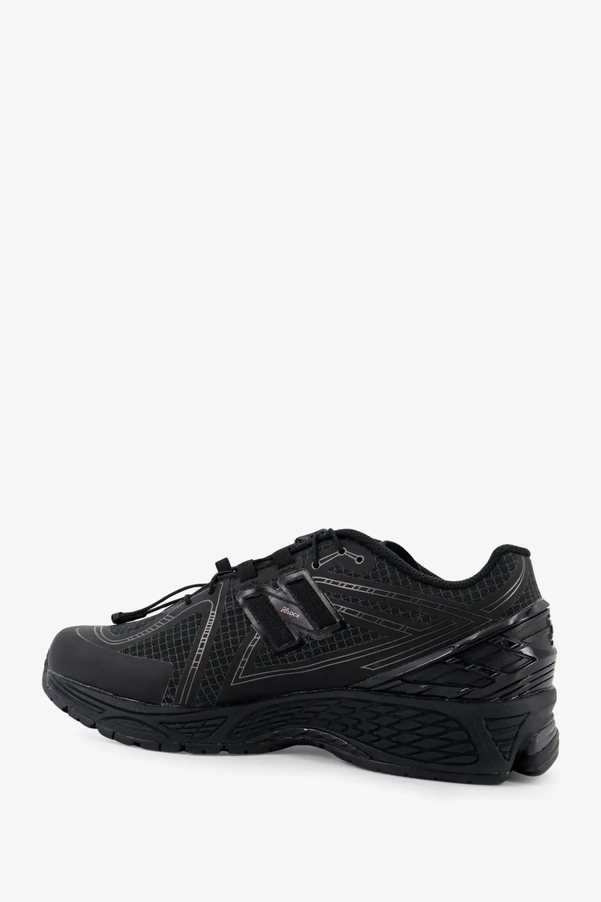 New Balance men’s Gore Tex sneakers black with mesh and synthetic overlays featuring subtle reflective accents