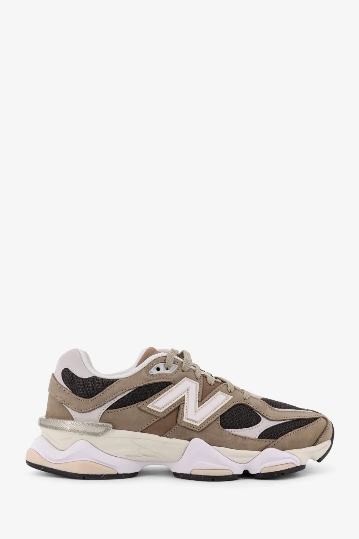 New Balance men’s low top mesh sneakers in beige tan and black with chunky white midsole for casual wear