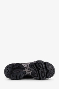 New Balance men’s low top mesh sneakers in black with a textured rubber sole and intricate tread pattern