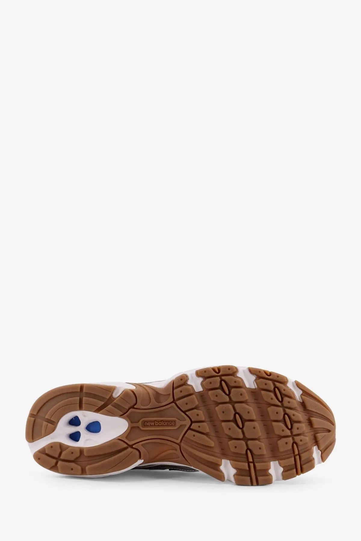 New balance men’s low top mesh sneakers grey with brown and white rubber sole blue accents and beige midsole