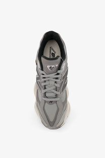 New balance men’s low top grey sneakers with mesh and synthetic overlays and chunky white midsole