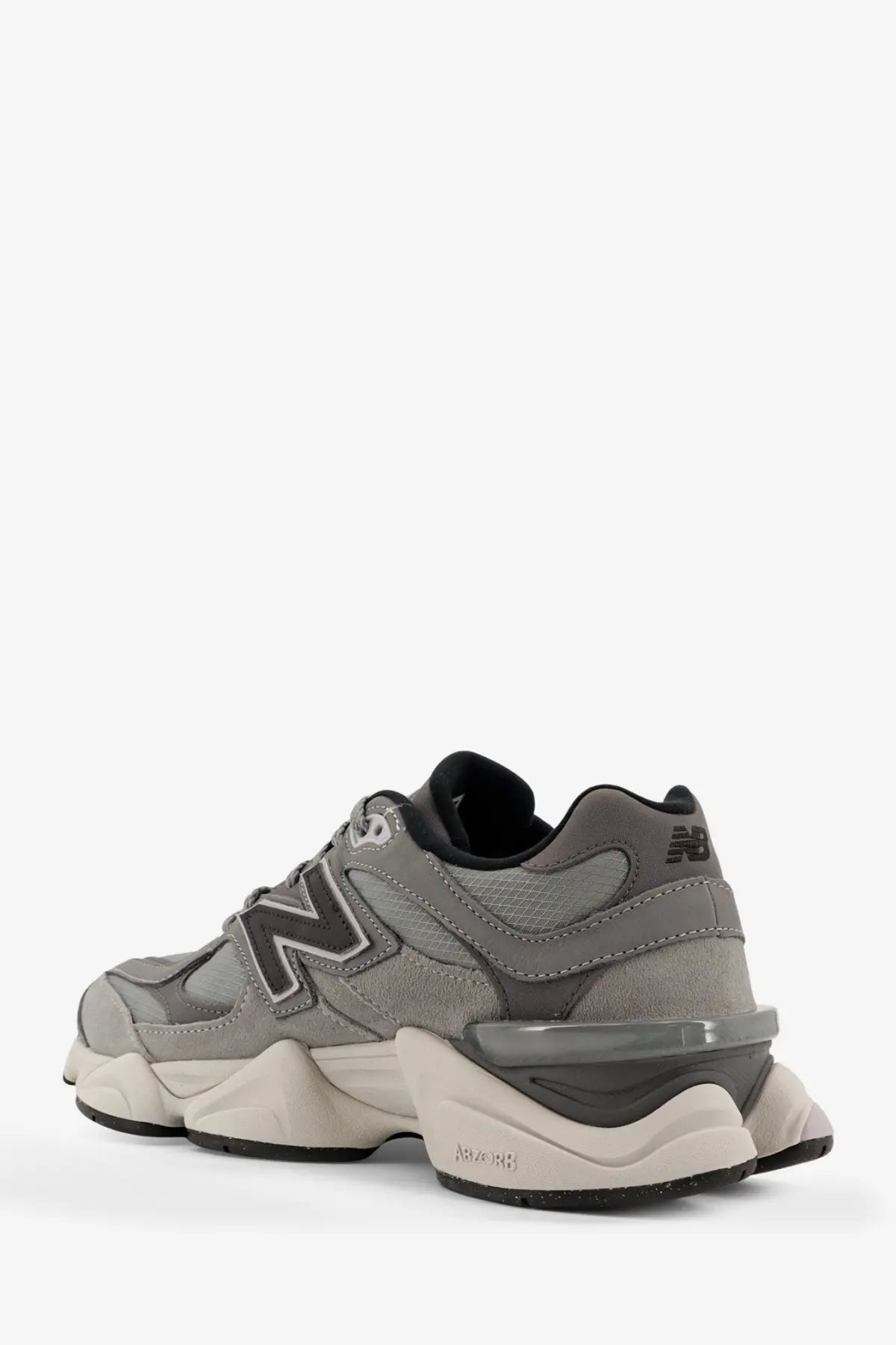 New balance men’s low top mesh sneakers grey with gray and black color and chunky layered sole design