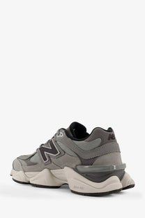 New balance men’s low top mesh sneakers grey with gray and black color and chunky layered sole design