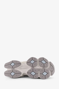 New balance men’s low top mesh and suede sneakers in grey with chunky multi-layered beige and gray sole
