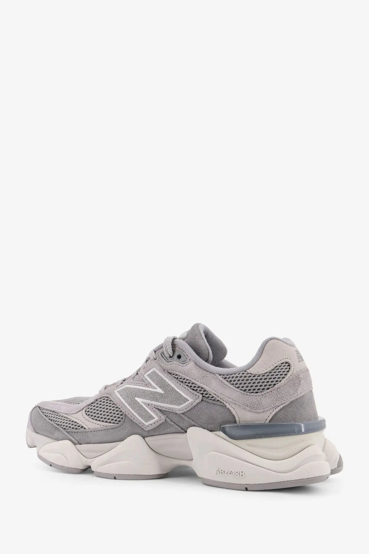 New Balance men’s low top sneakers in grey with gray suede and mesh upper and chunky white midsole