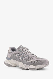 New Balance Men’s low top mesh and suede sneakers in grey with a chunky white midsole