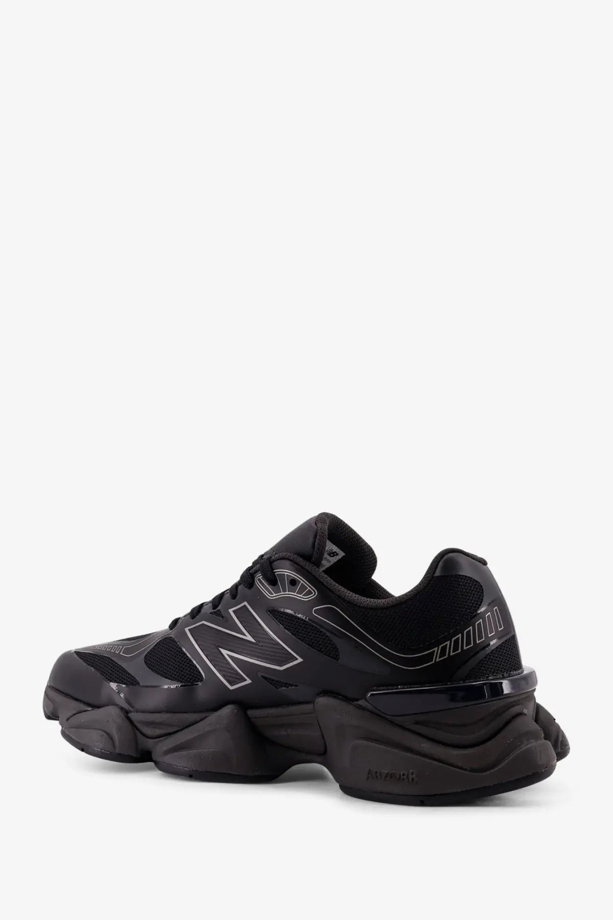 New Balance men’s black mesh sneakers 9081 with chunky sole and silver logo accents for casual wear