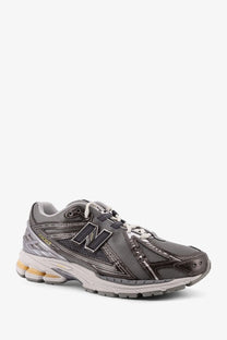 New balance men’s mesh sneakers grey with gray mesh upper black and silver accents and white midsole running shoe