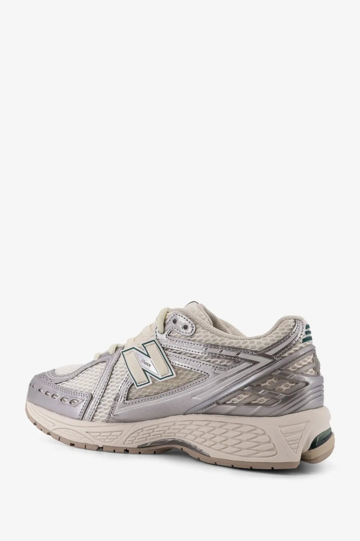 New Balance men’s mesh sneakers in silver and beige with mesh and synthetic overlays for lightweight comfort